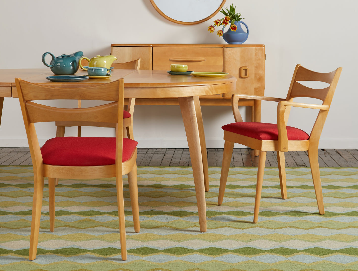 M 950 G 6-Seat Round Extending Dining Table