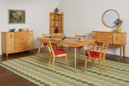 M 789 G 8-Seat Extending Dining Table