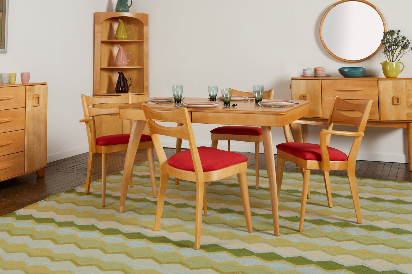 M 789 G 8-Seat Extending Dining Table