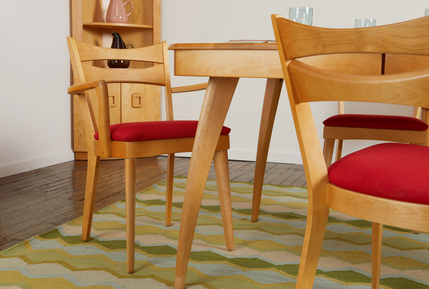 M 789 G 8-Seat Extending Dining Table