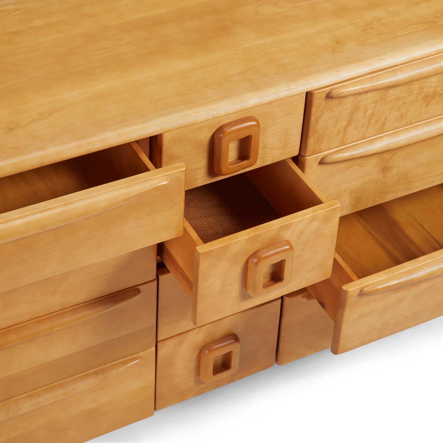 M 529 Encore Triple Dresser Heywood-Wakefield M 529 Encore Triple Dresser Heywood-Wakefield